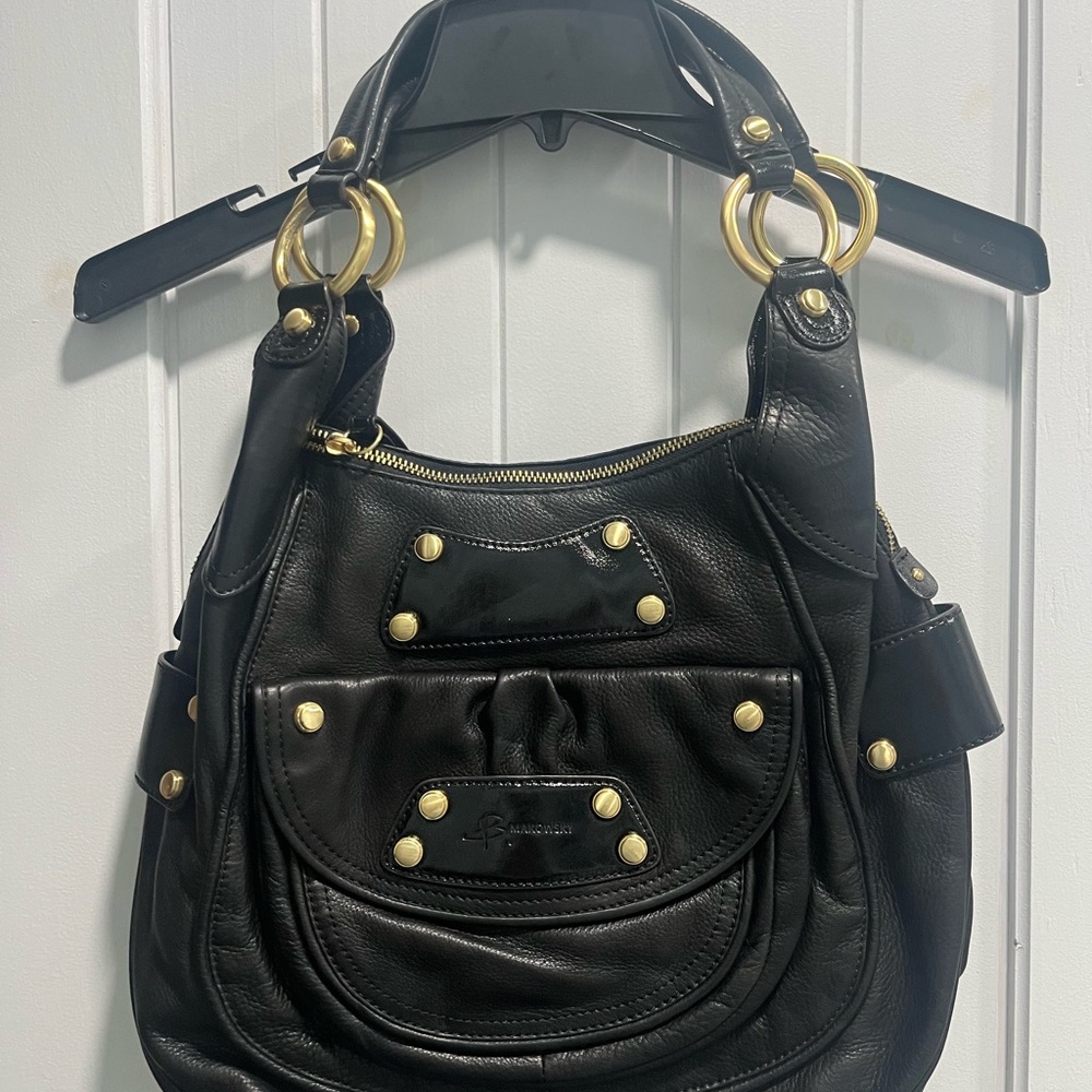 B. Makowsky Black Shoulder Bag with Sleek Design